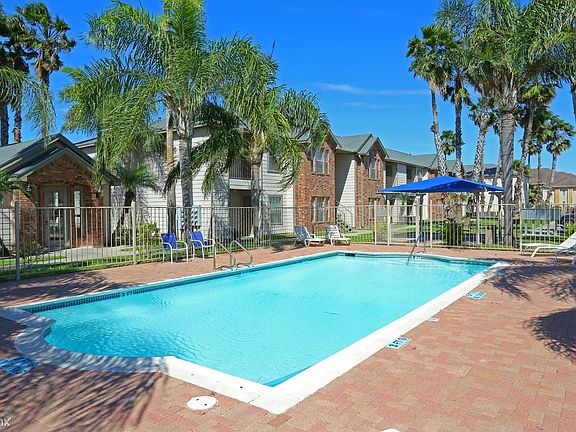 cedarwood-domit-apts-mcallen-tx-pool