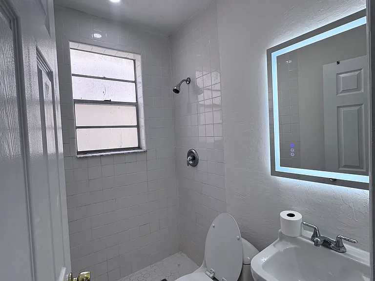 975 SW 2nd St #4 — Photo 11