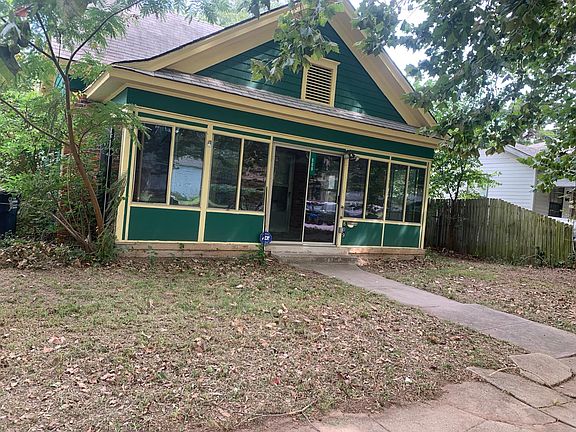 3rd image of 609 S Market Ave
