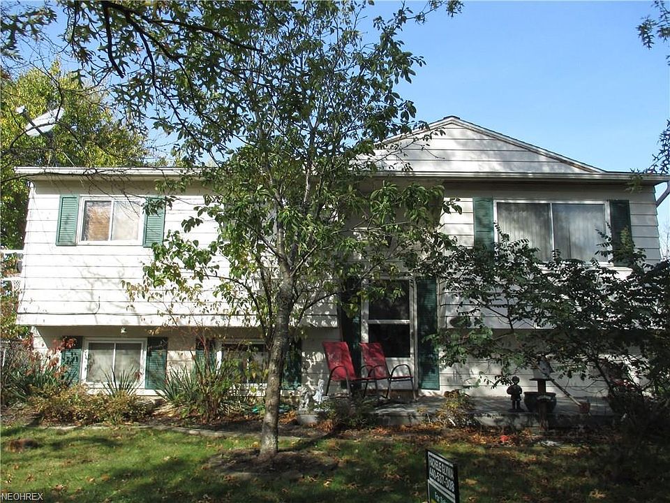 1st image of 852 Sandalwood Dr