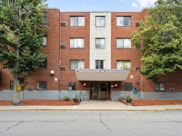 500 Governors Dr APT 9, Winthrop, MA 02152