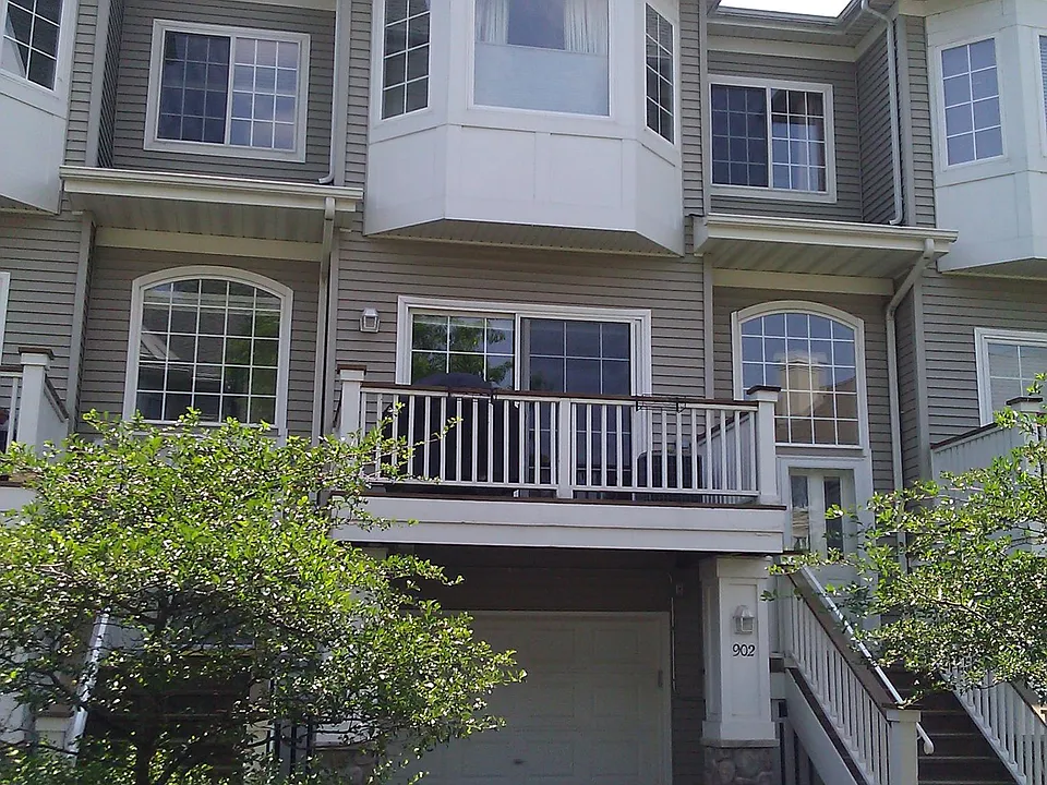 902 Fairfield Way