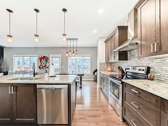 5th image of 28 W Mount Rae Pl