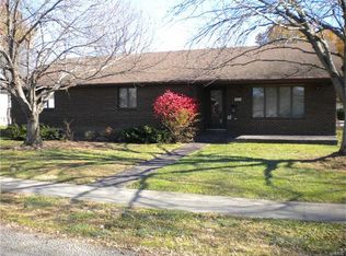 627 N High St, Carlinville, IL 62626