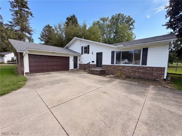1065 Easton Dr, Akron, OH 44310