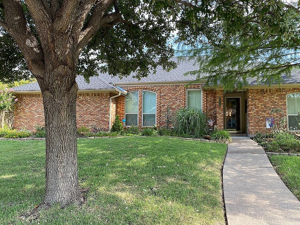 Front of house from street 