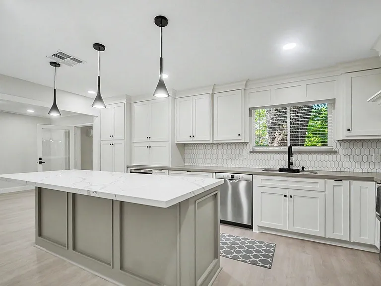 9323 Meadowbriar Ln — Photo 7