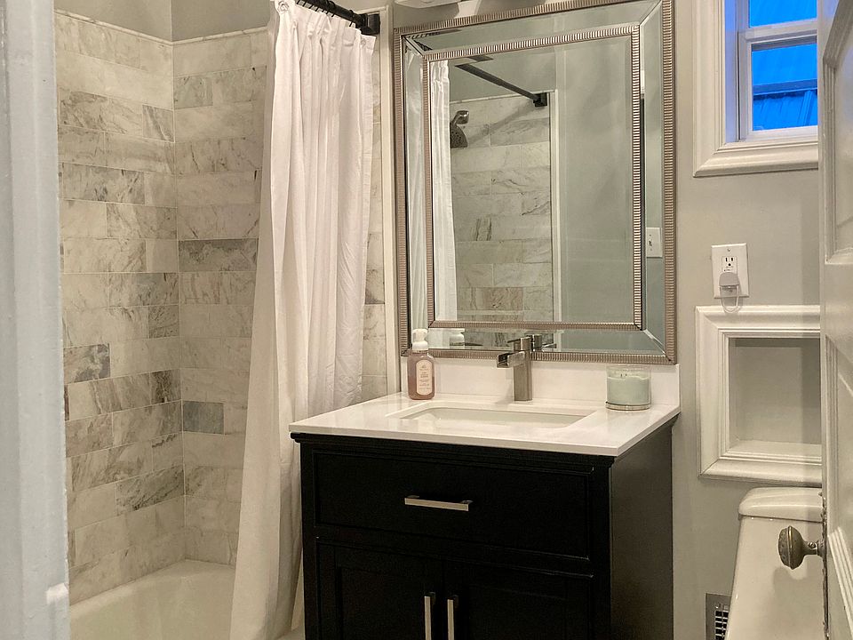 Full bath upstairs