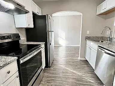 2 bed, 1.0 bath, 824 sqft, $1,250 — Photo 3