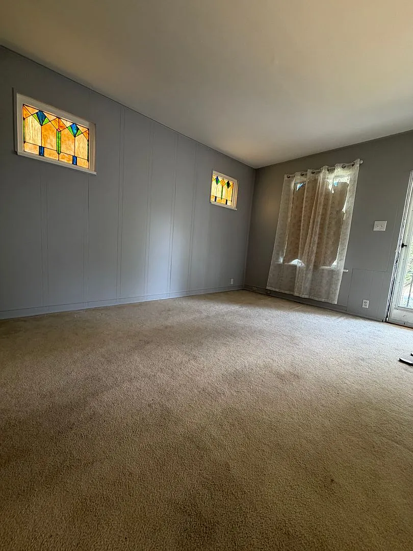 Charming 2 Bedroom Home with Bonus Room, Basement & Large Backyard — Photo 4