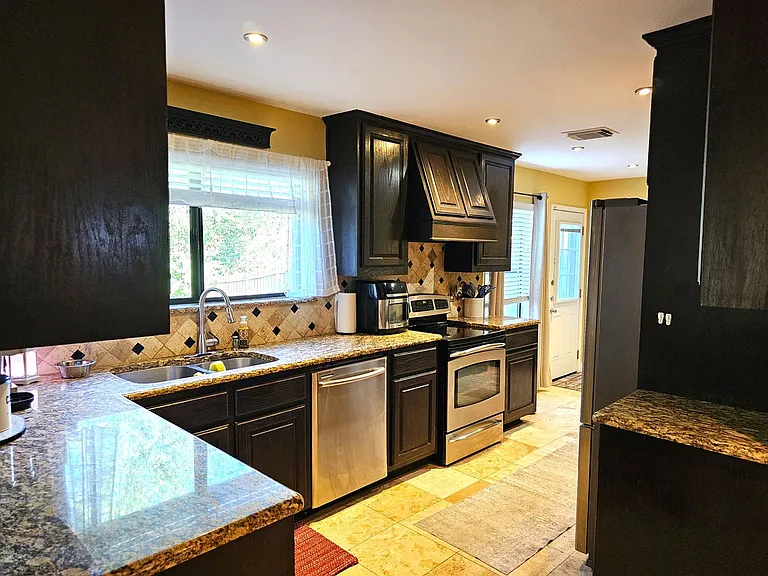 3926 White Oak Ct — Photo 5