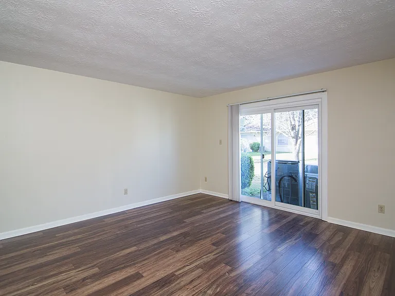1536-2 Coombs Dr — Photo 3