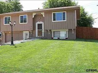 325 Valley Dr, Springfield, NE 68059