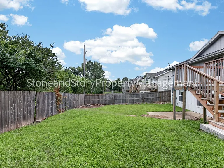 6926 SW 17th St — Photo 36