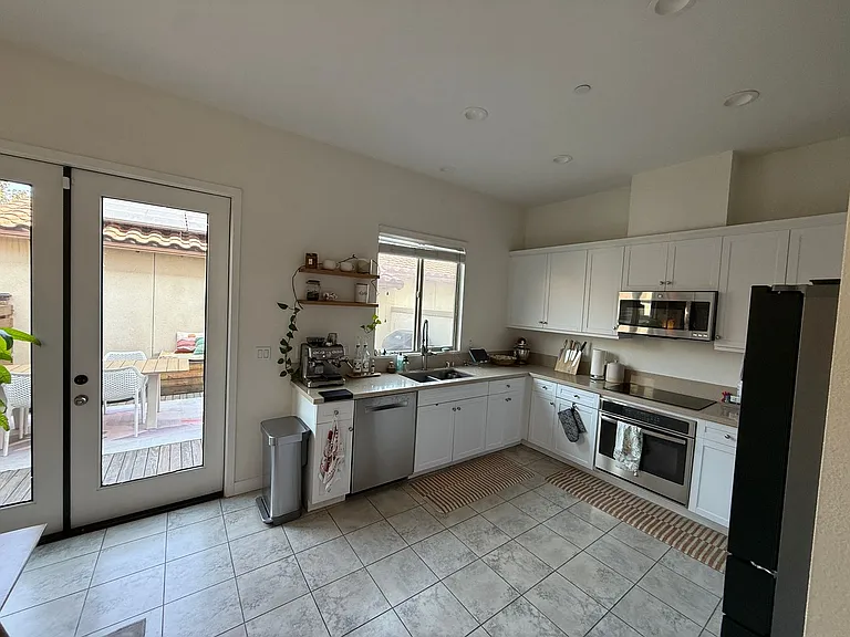909 Brown St — Photo 6