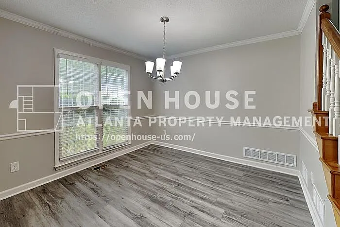 360 Warrenton Dr — Photo 7