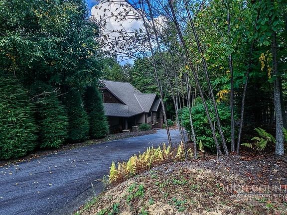3rd image of 485 Woodlake Loop Road