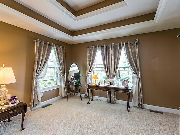 5th image of 410 Bay Hill Cir