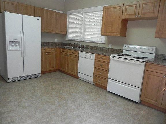 3rd image of 11131 59th St