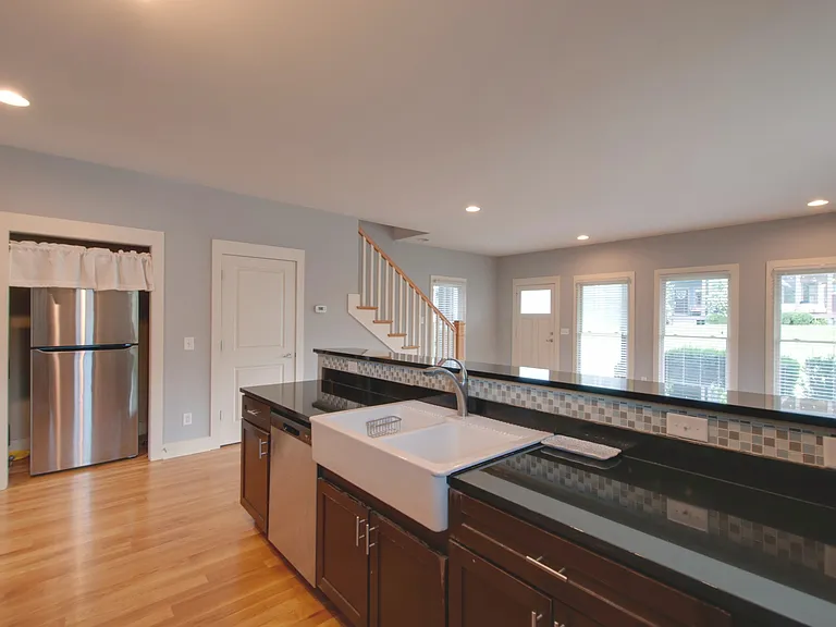 315 Sylvan Park Ln — Photo 11
