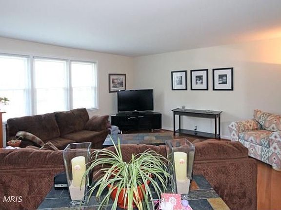 4th image of 8807 Willowridge Ln