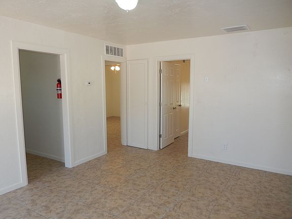 Family Room - Kitchen Entry
