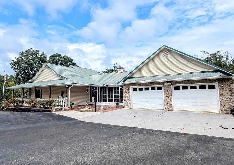 1st image of 809 Sylvia Ln