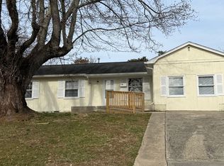 4015 Woodleaf Rd, Charlotte, NC 28205