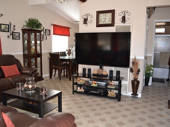 3rd image of 605 W. E Street #4