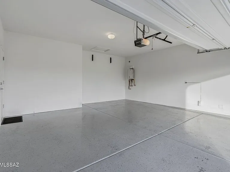 2557 E Calle Joya De Ventura — Photo 15
