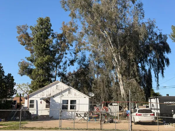 5020 Pioneer Dr, Bakersfield, CA 93306