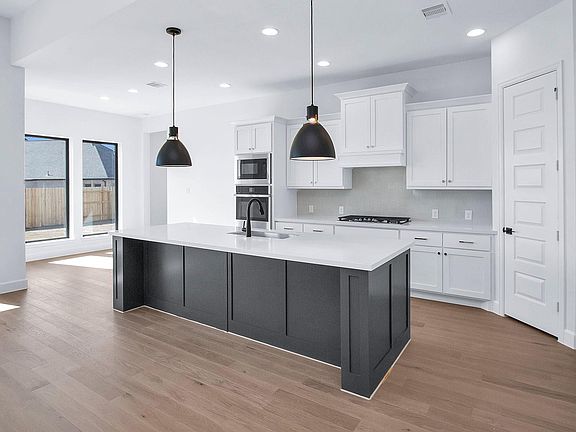 3rd image of 465 Lone Ranger Dr