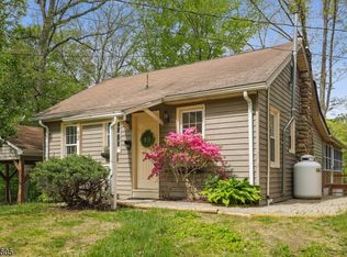 42 Pequot Trl, Oak Ridge, NJ 07438