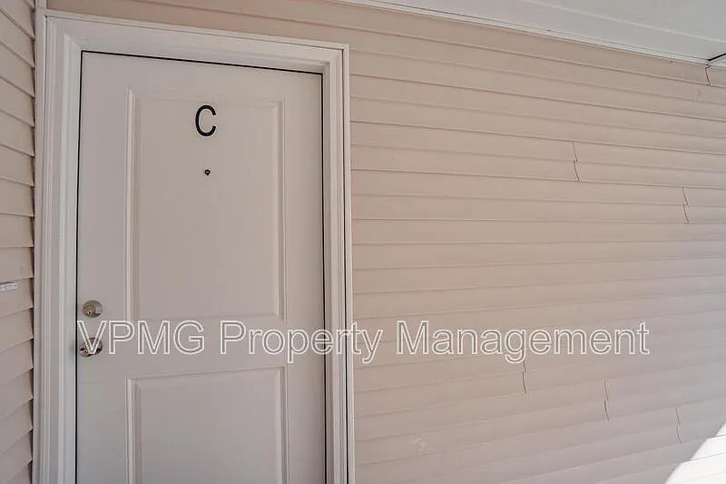 2 bed, 1.0 bath, 825 sqft, $1,495 — Photo 3