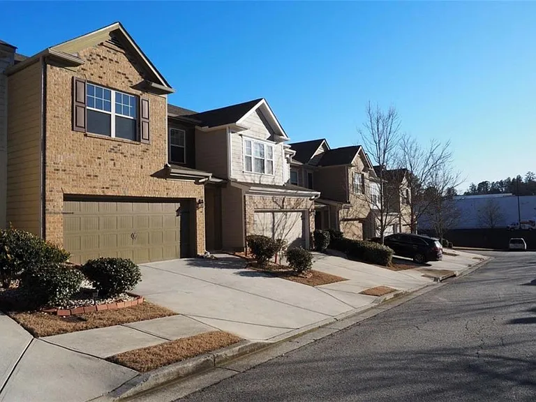 1033 Haley Woods Ln — Photo 30