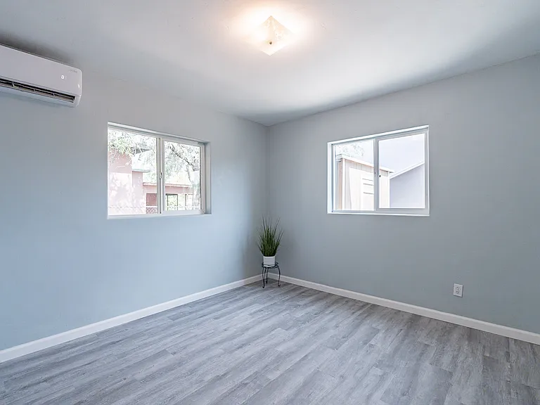 1231 E Lee St — Photo 2