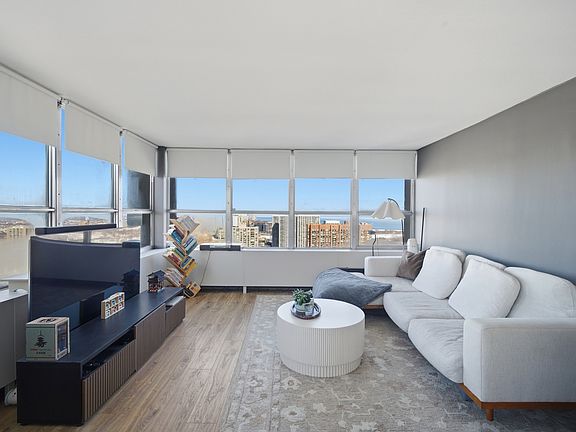 4th image of 655 W Irving Park Rd APT 2916