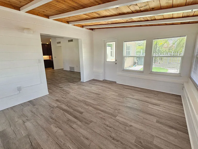 341 Bayshore Dr — Photo 7