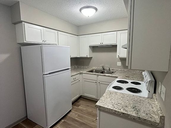 4th image of 215 Ash St #3