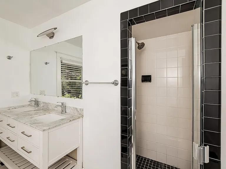 2238 Lakeshore Ave — Photo 13