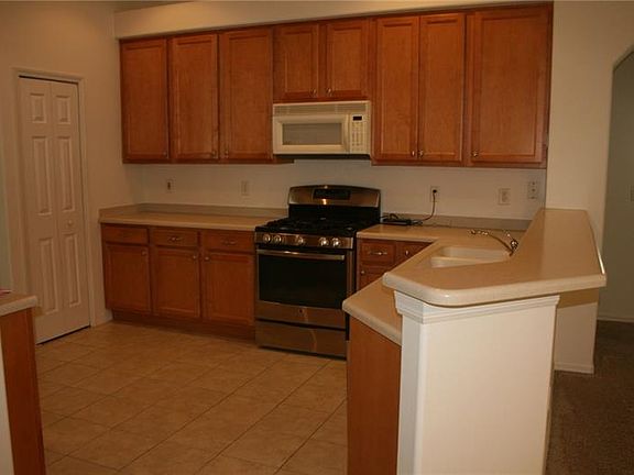 4th image of 5561 Squires Dr
