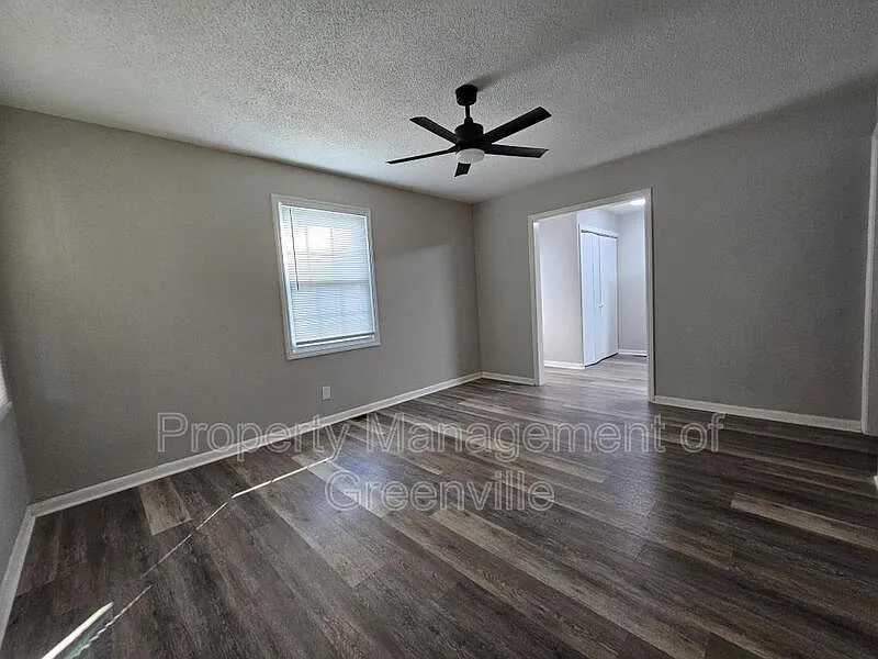 3 bed, 1.0 bath, 864 sqft, $1,195 — Photo 3