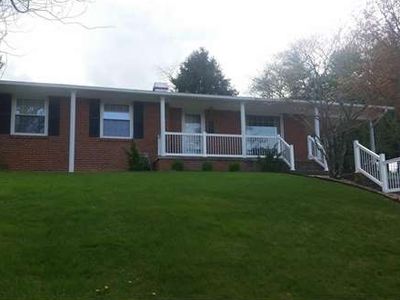 210 Essex Dr, Staunton, VA, 24401