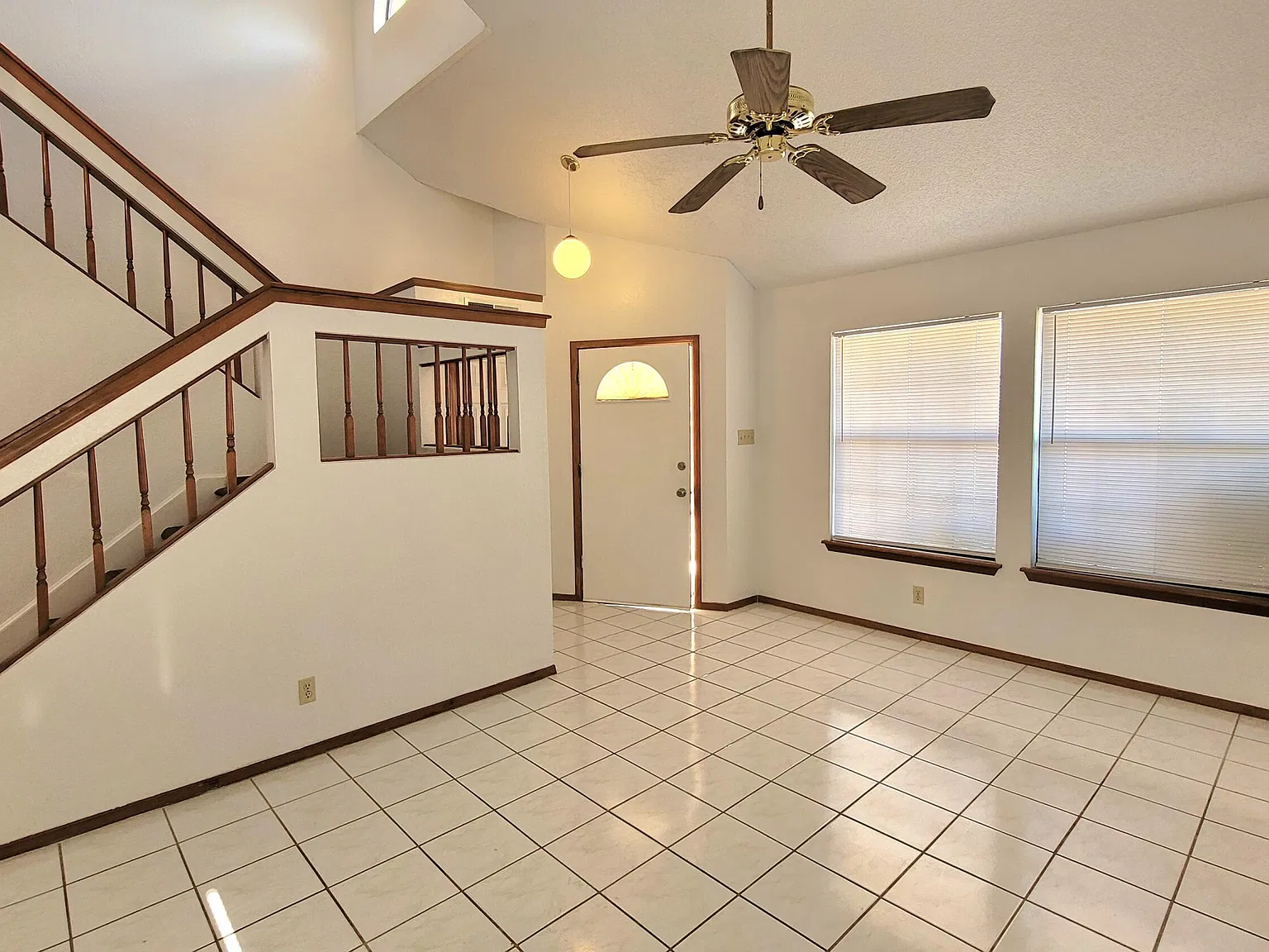 3 bed, 2.0 bath, 1346 sqft, $1,675 — Photo 4