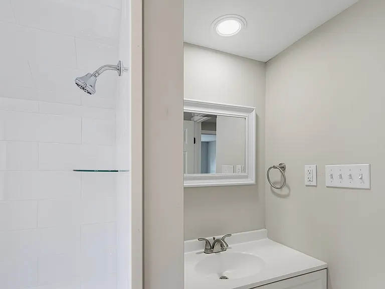 837 Virginia Ave — Photo 32