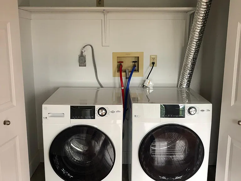 Front Load washer and dryer in the unit