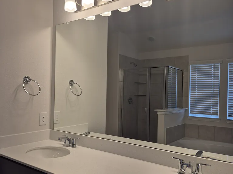 3041 Hollybrook Ln — Photo 2