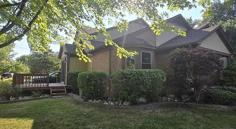 364 Meadow Bridge Dr — Photo 2