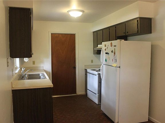 3rd image of 815 Smith St