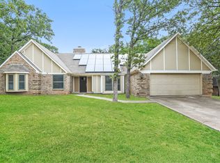 1009 Woodridge Dr, Azle, TX 76020
